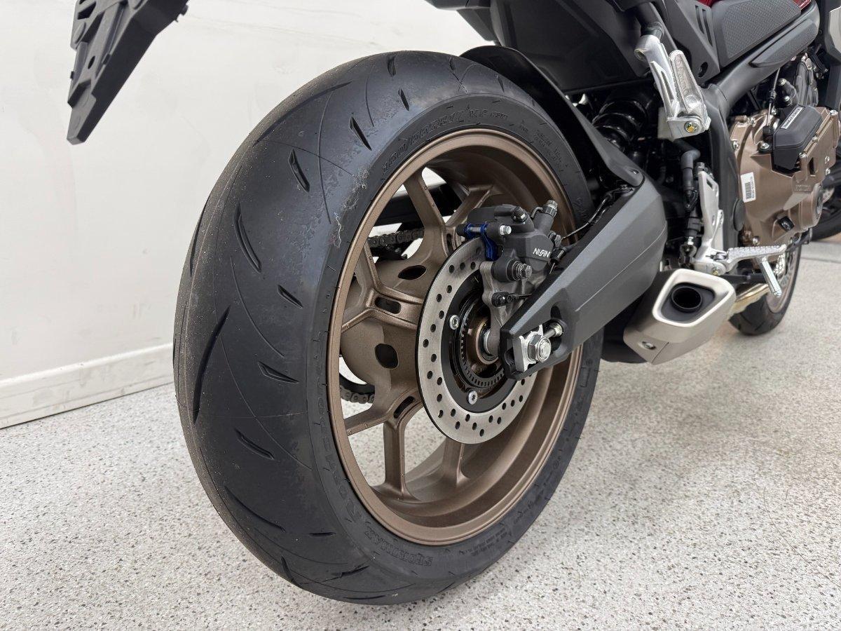 2026 HONDA CB650R E-CLUTCH SPORTS