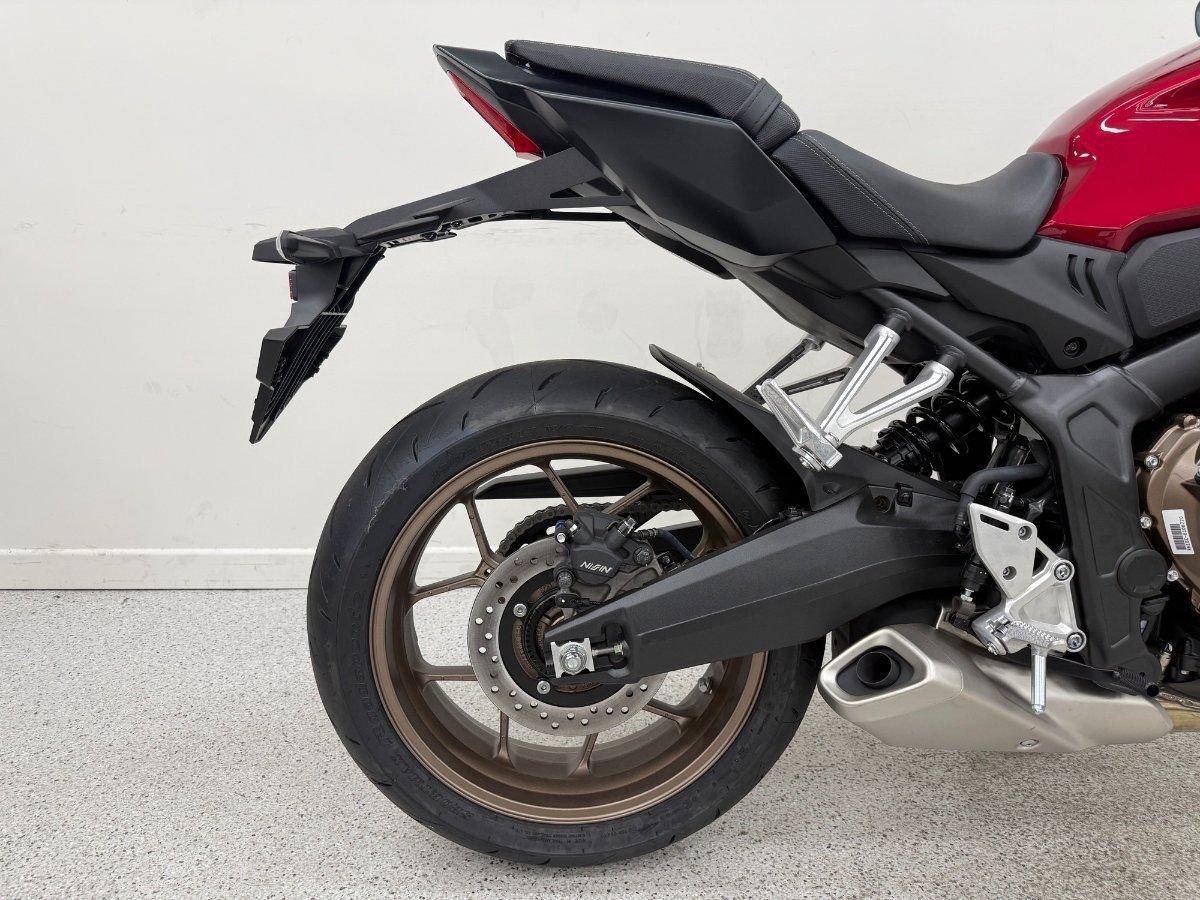 2026 HONDA CB650R E-CLUTCH SPORTS