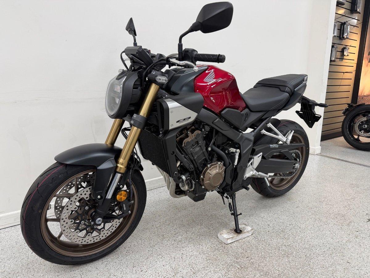2026 HONDA CB650R E-CLUTCH SPORTS