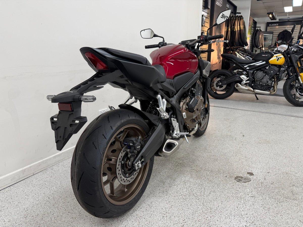 2026 HONDA CB650R E-CLUTCH SPORTS