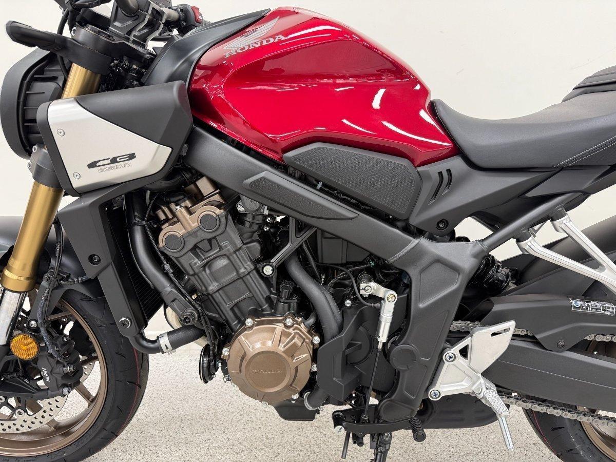 2026 HONDA CB650R E-CLUTCH SPORTS