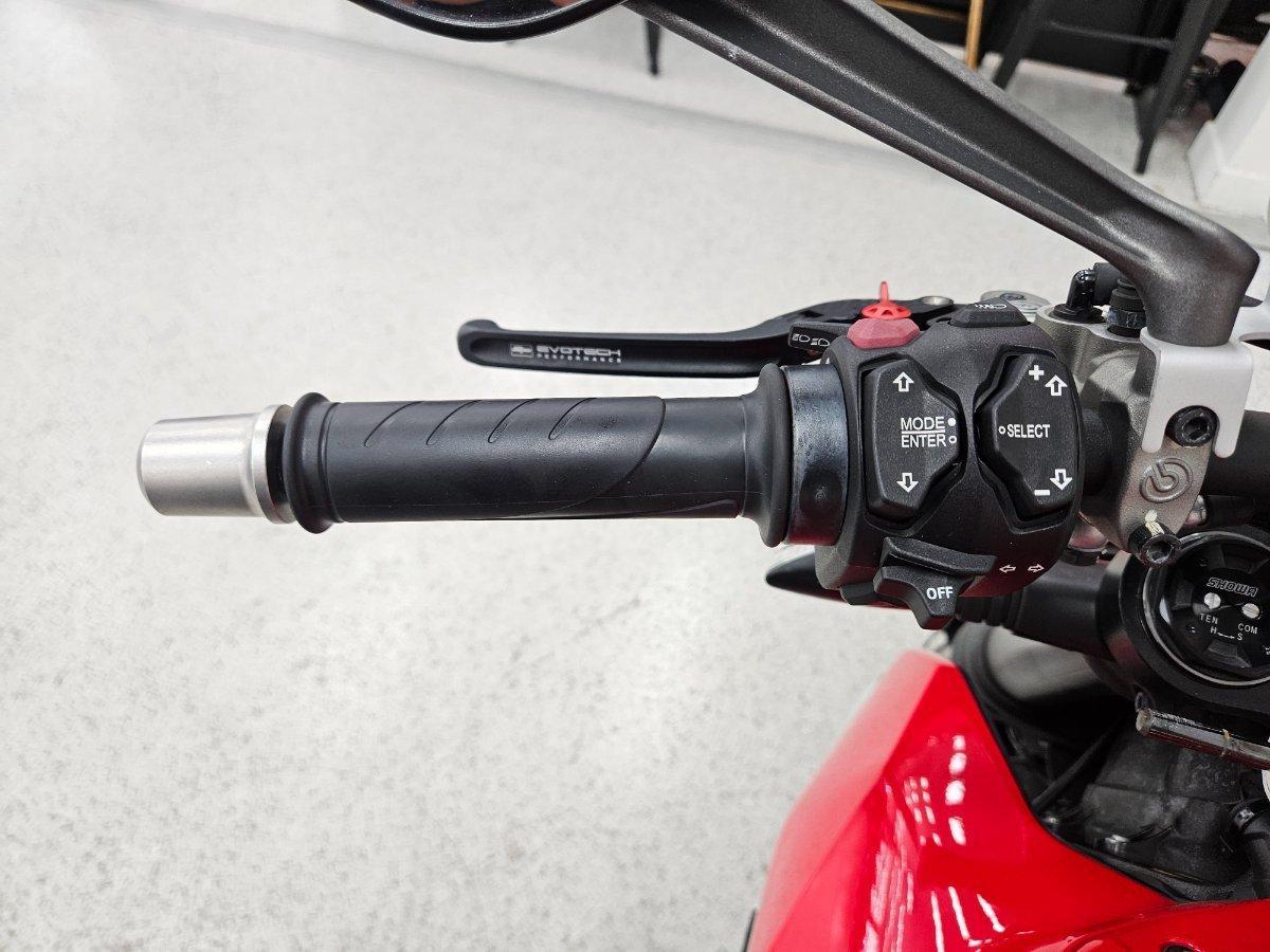 2022 DUCATI STREETFIGHTER V4 SPORTS