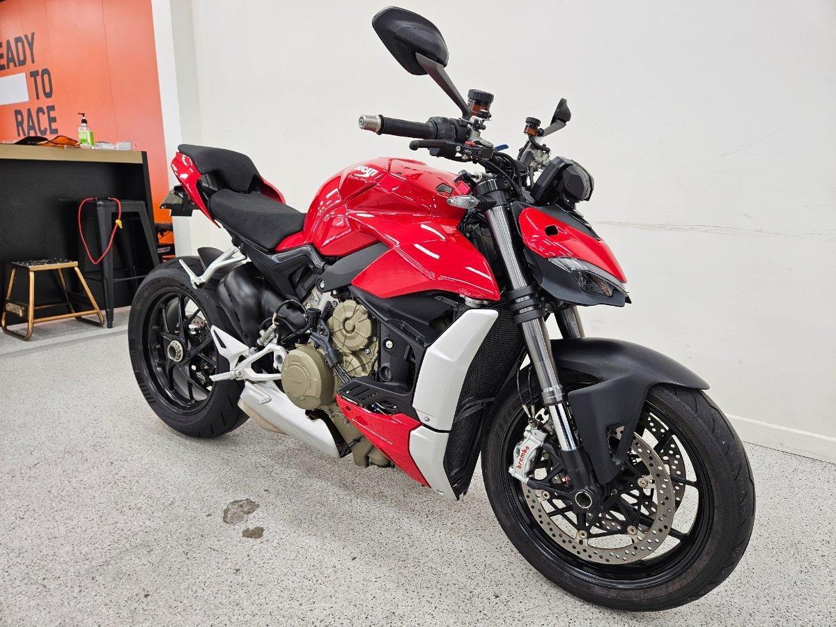 2022 DUCATI STREETFIGHTER V4 SPORTS