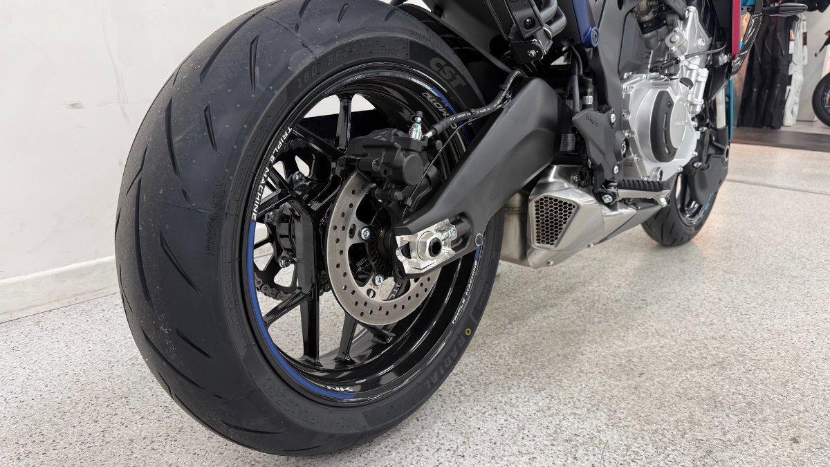 2026 CF MOTO 675 NK ROAD