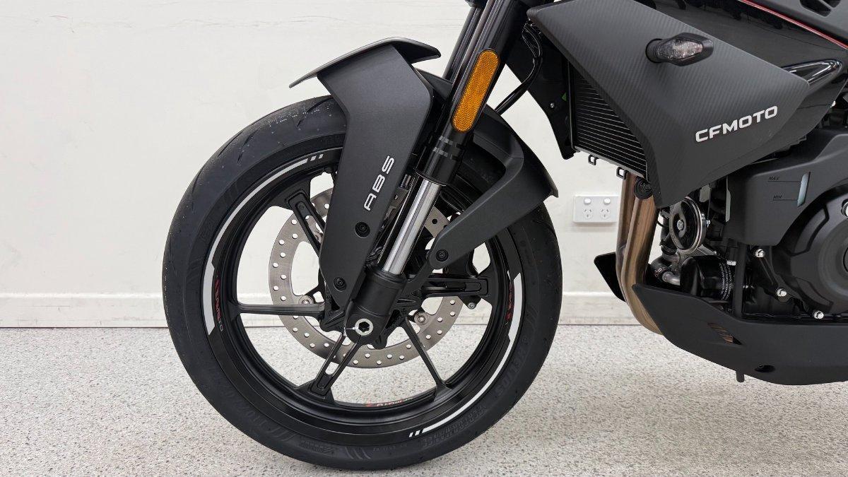 2026 CF MOTO 450 NK ROAD