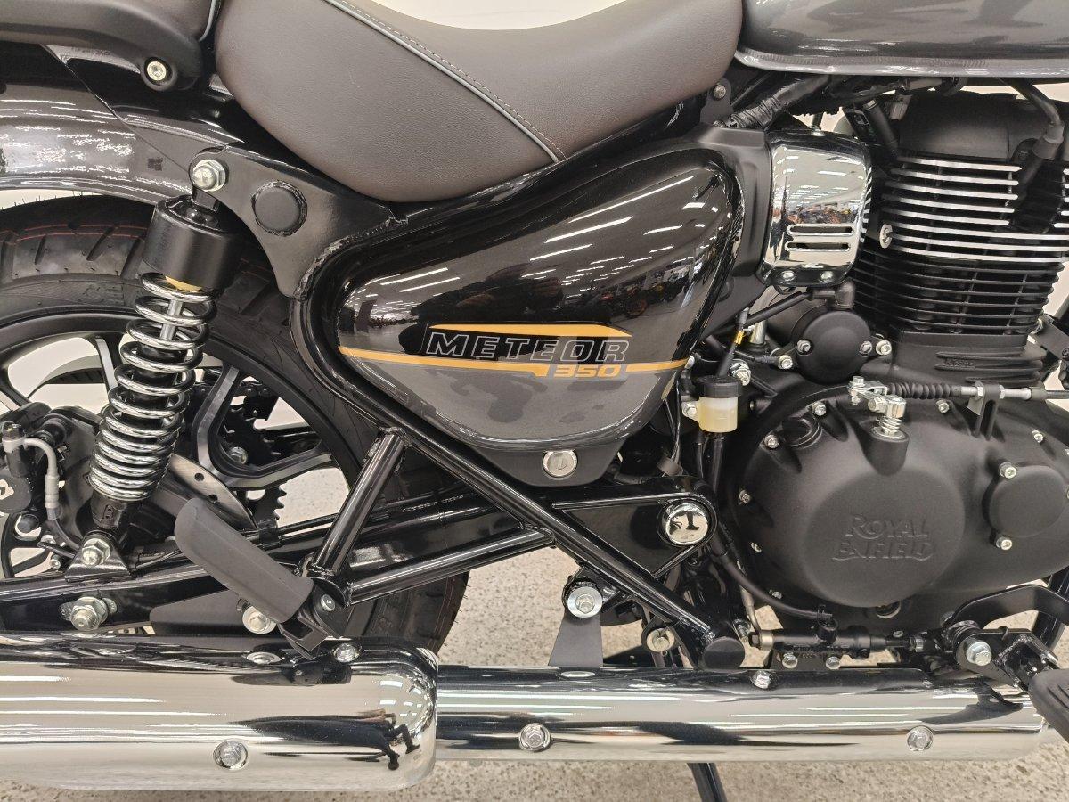 2026 ROYAL ENFIELD METEOR 350 SUPERNOVA ROAD