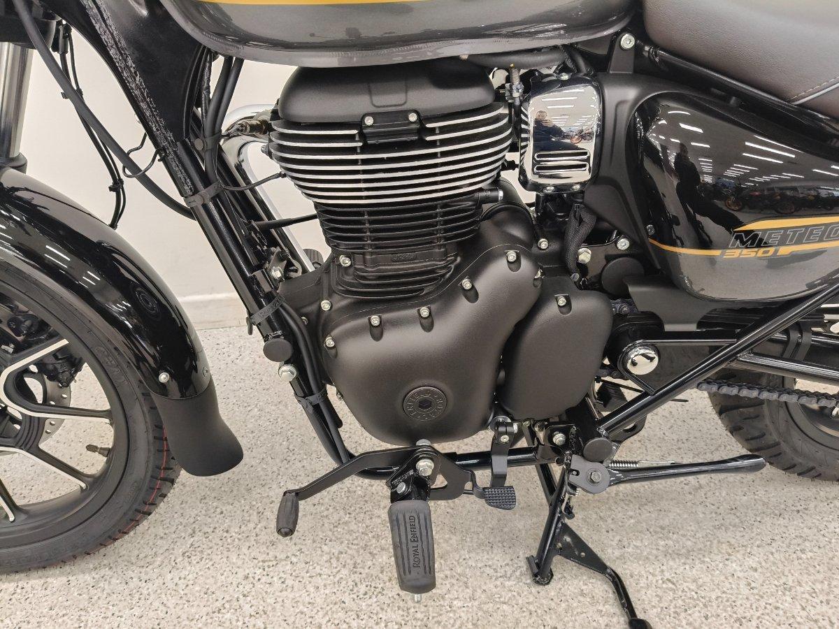 2026 ROYAL ENFIELD METEOR 350 SUPERNOVA ROAD