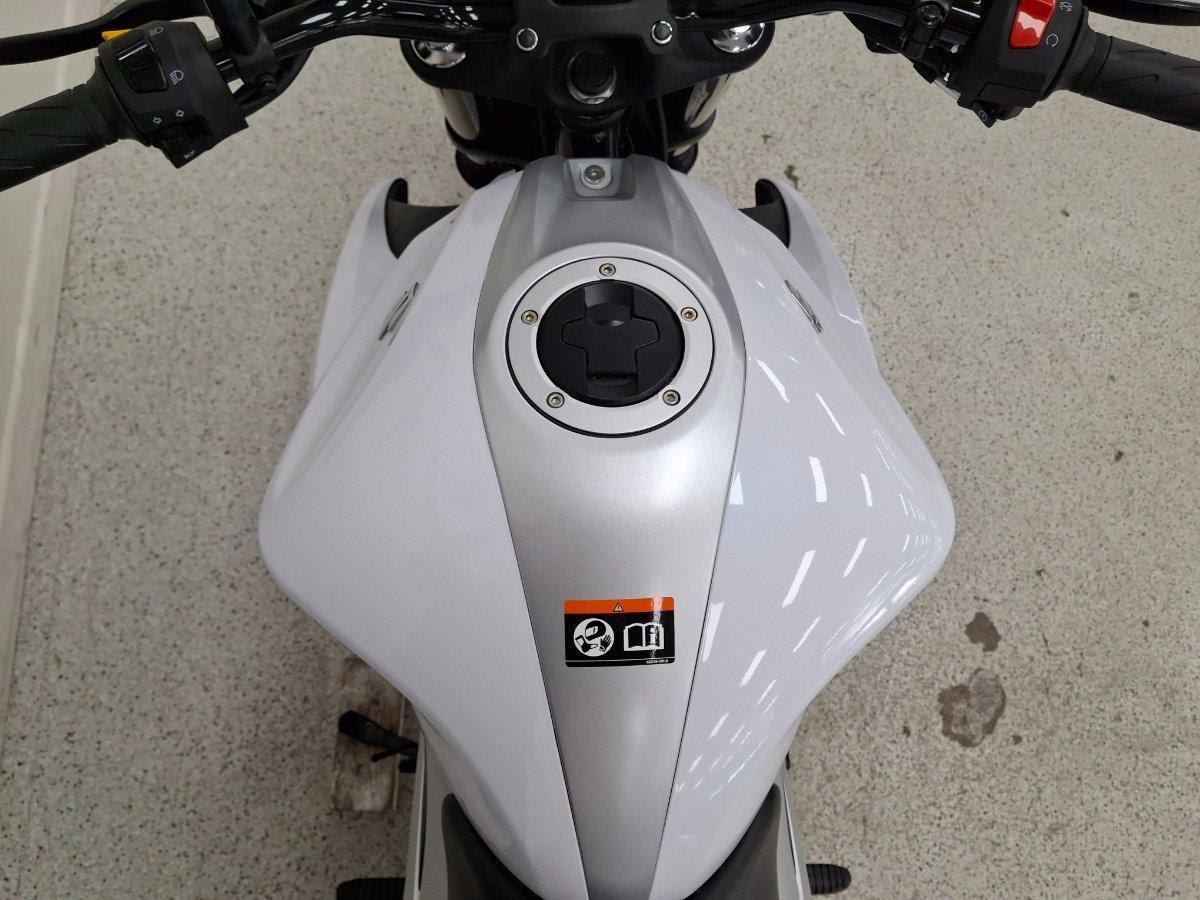 2026 SUZUKI GIXXER ROAD