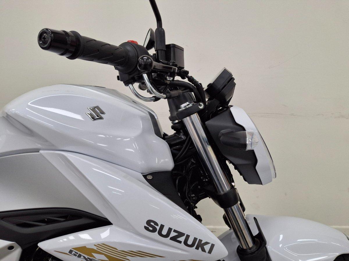 2026 SUZUKI GIXXER ROAD