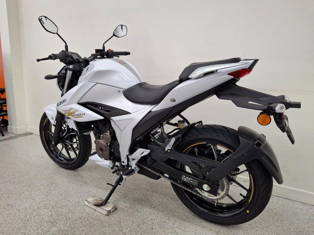 2026 SUZUKI GIXXER ROAD