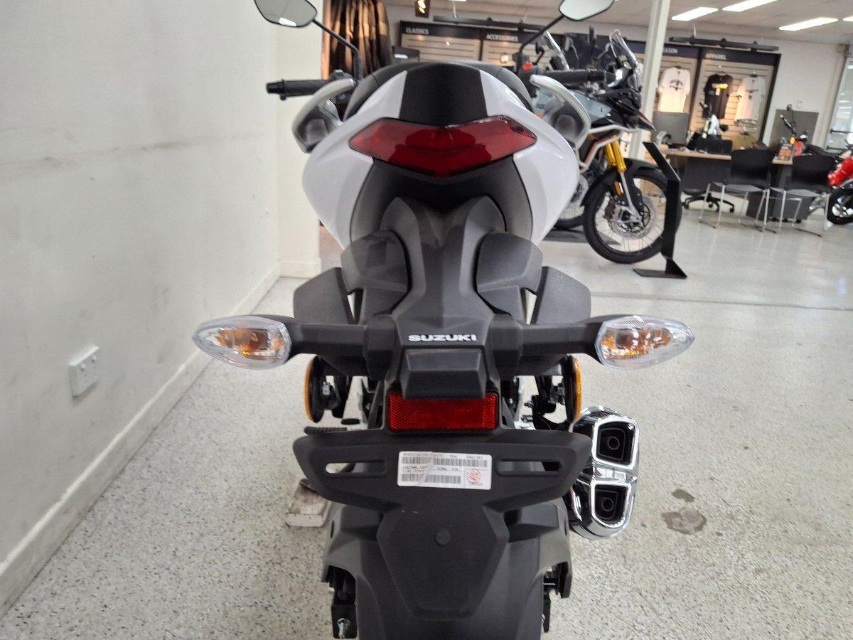 2026 SUZUKI GIXXER ROAD