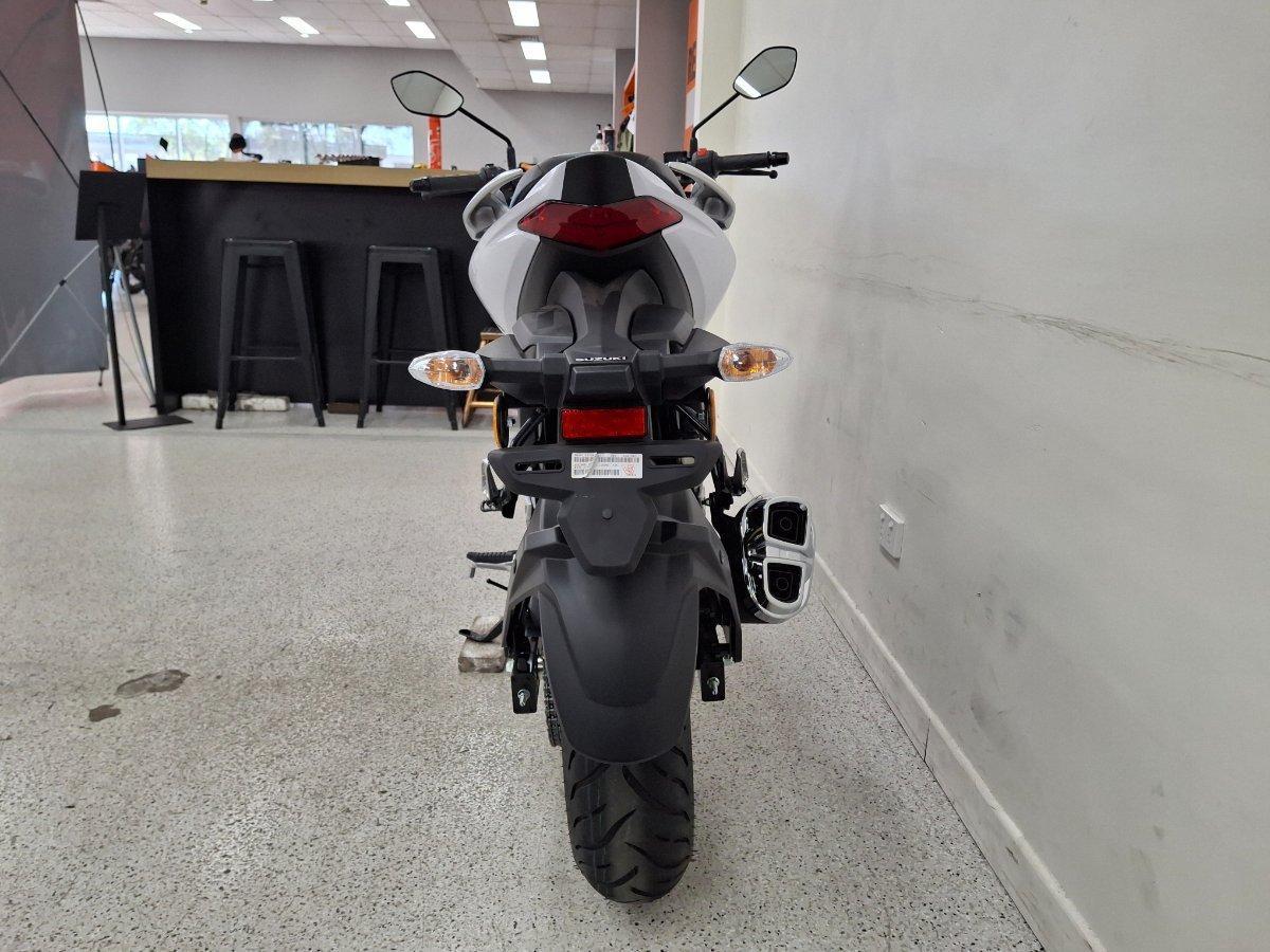 2026 SUZUKI GIXXER ROAD