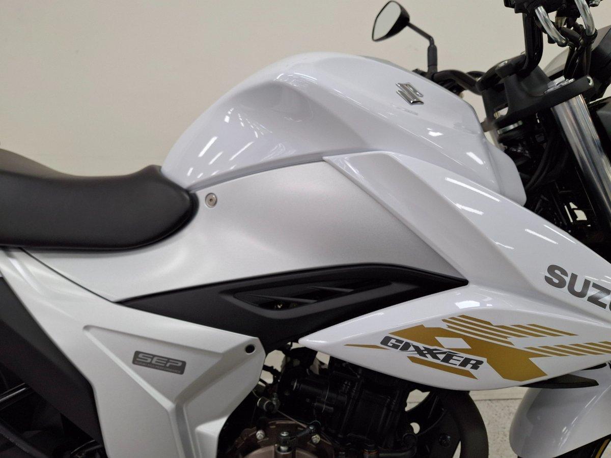 2026 SUZUKI GIXXER ROAD