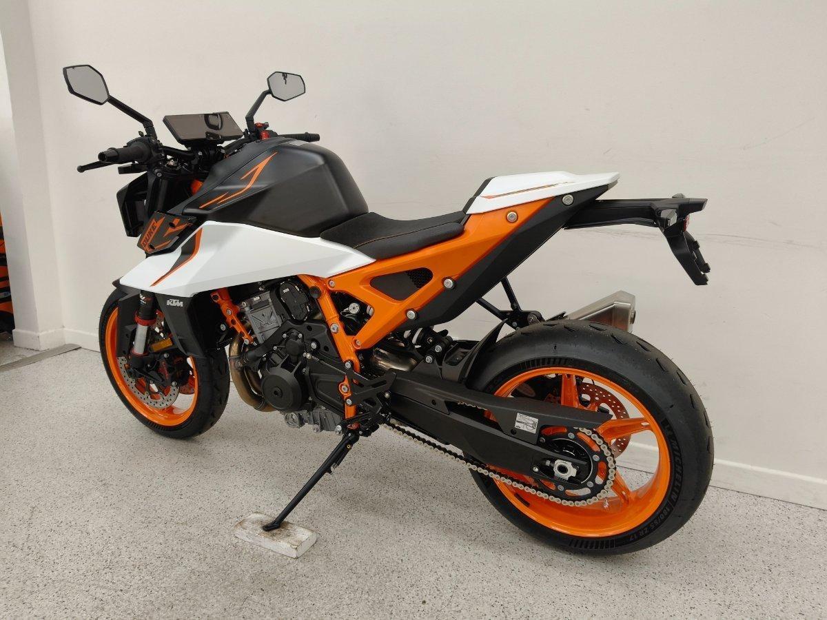 2026 KTM 990 DUKE R ROAD