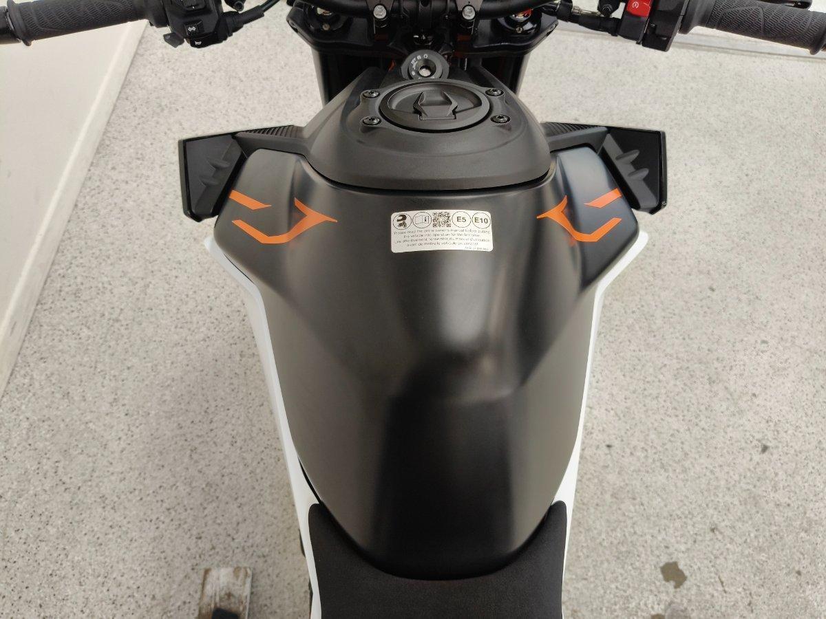 2026 KTM 990 DUKE R ROAD