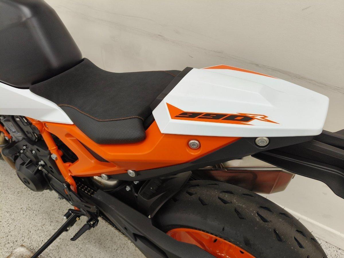 2026 KTM 990 DUKE R ROAD