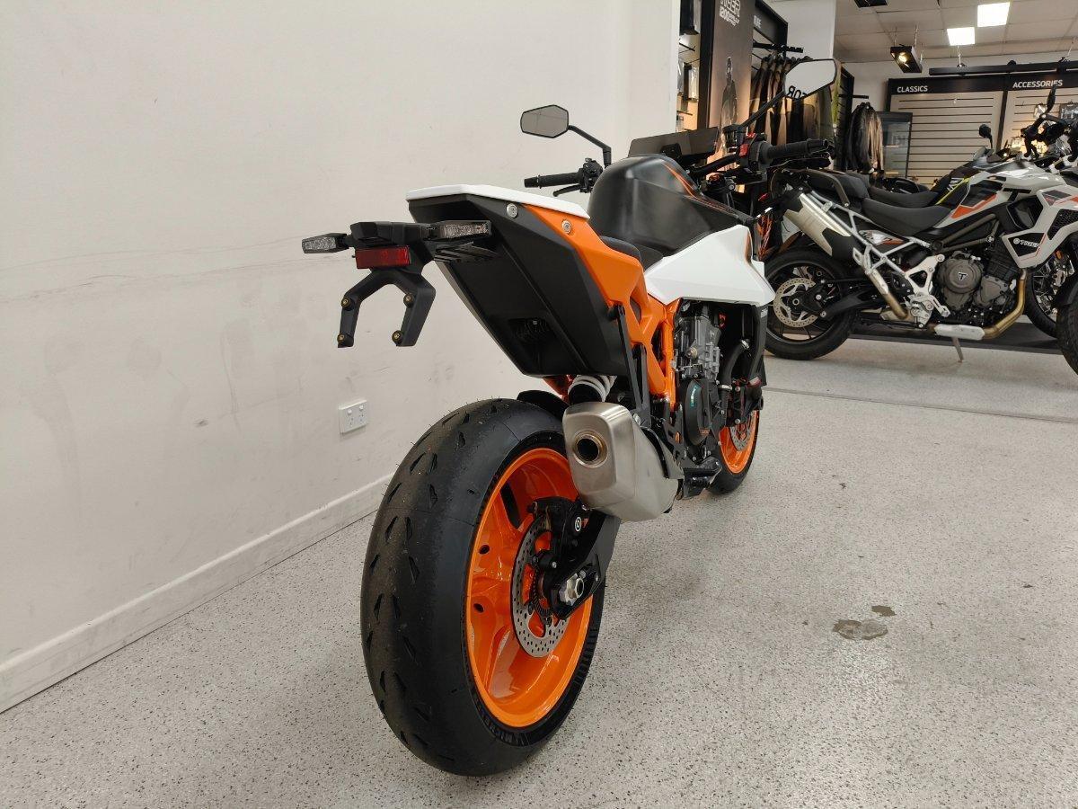 2026 KTM 990 DUKE R ROAD