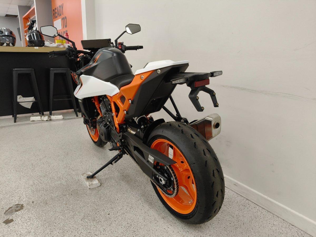 2026 KTM 990 DUKE R ROAD
