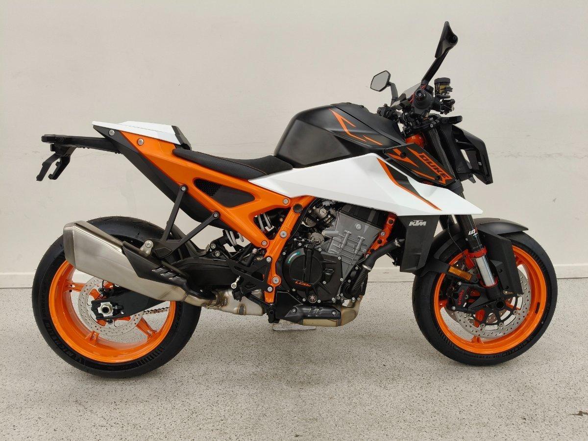 2026 KTM 990 DUKE R ROAD
