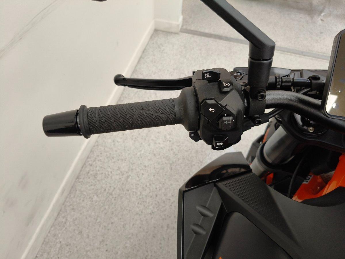 2026 KTM 990 DUKE R ROAD