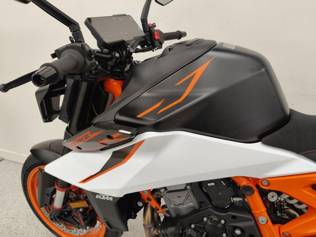 2026 KTM 990 DUKE R ROAD