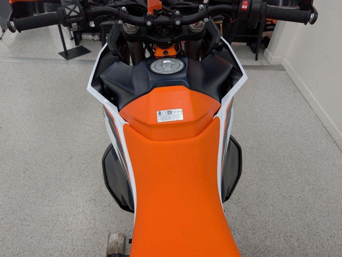 2025 KTM 890 ADVENTURE R DUAL SPORTS