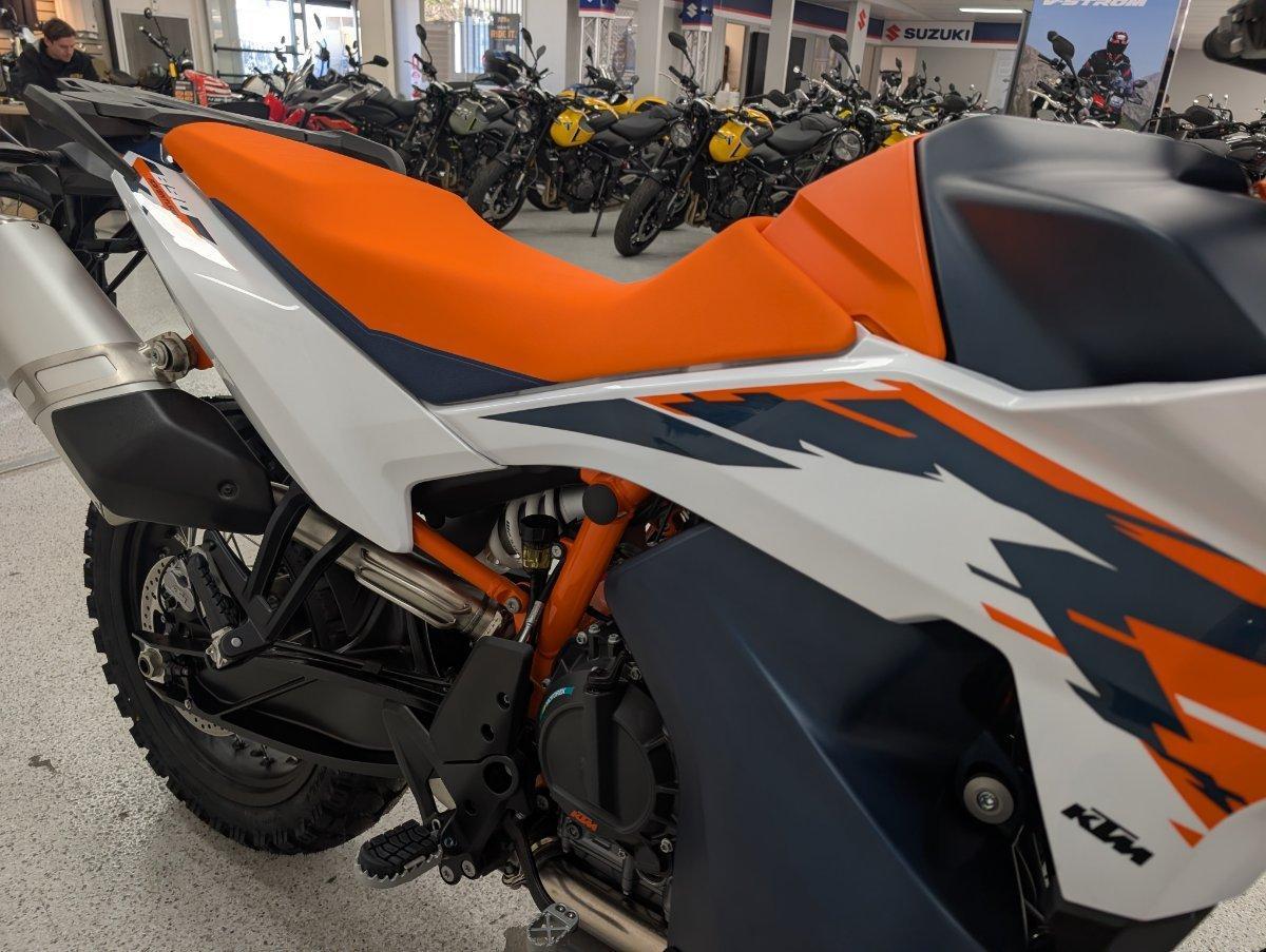 2025 KTM 890 ADVENTURE R DUAL SPORTS
