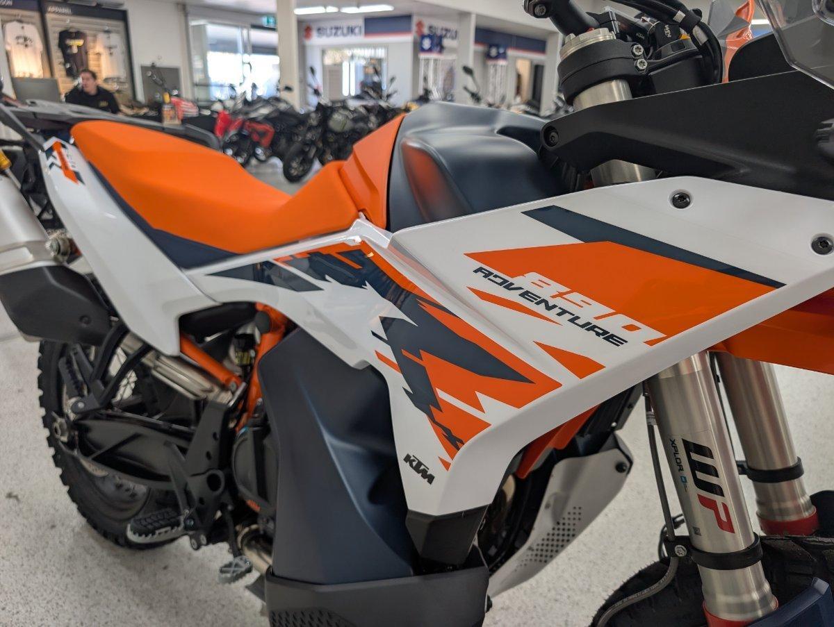 2025 KTM 890 ADVENTURE R DUAL SPORTS