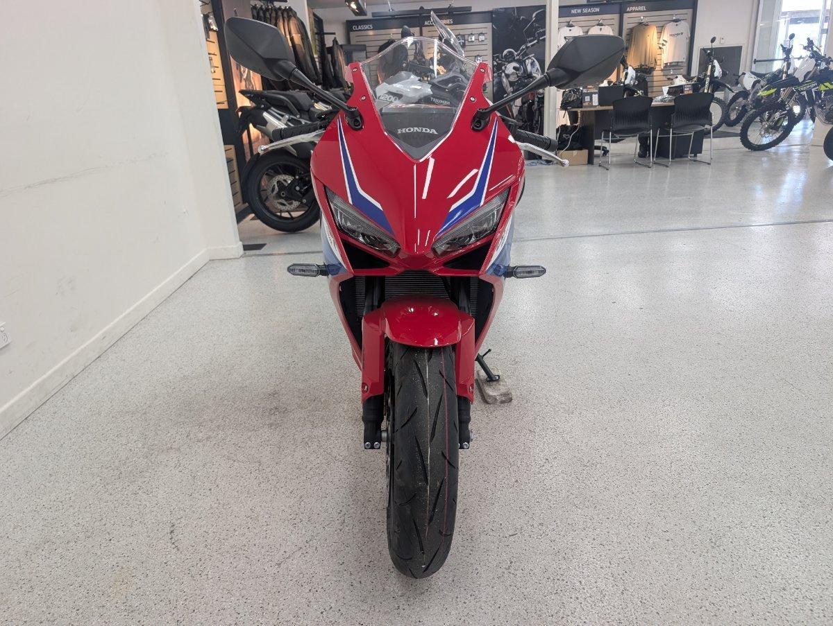 2026 HONDA CBR650R E-CLUTCH SPORTS