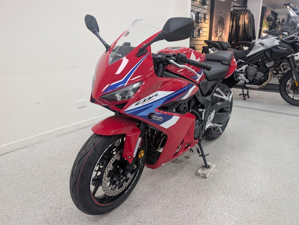 2026 HONDA CBR650R E-CLUTCH SPORTS