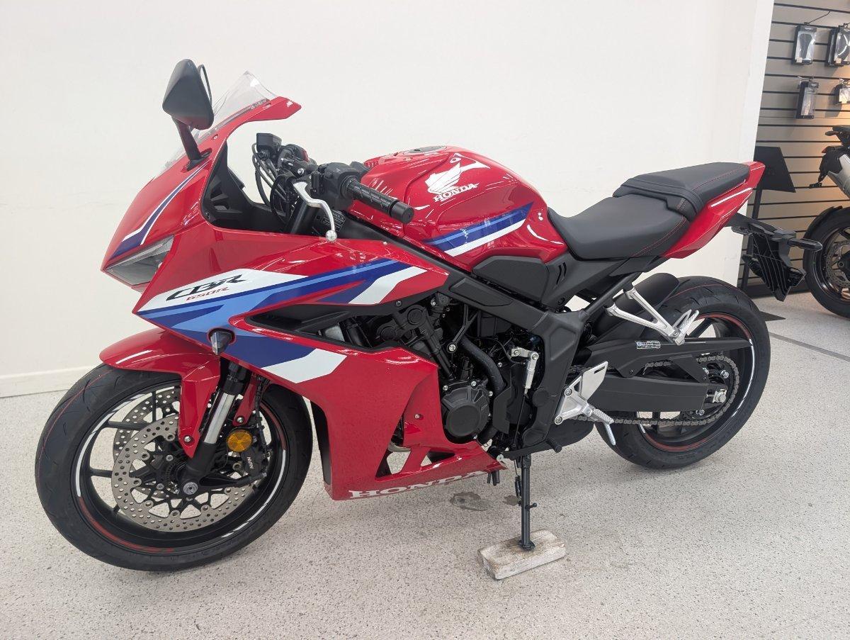 2026 HONDA CBR650R E-CLUTCH SPORTS