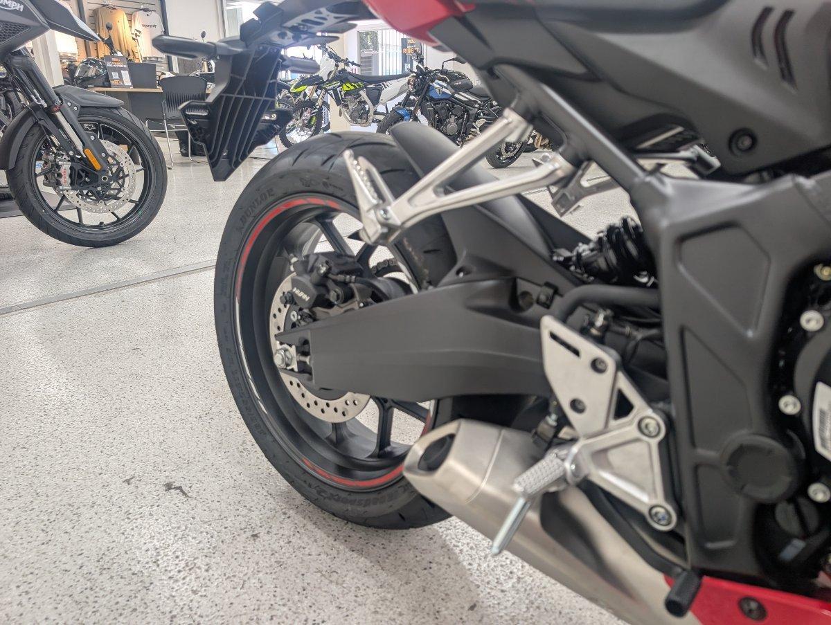 2026 HONDA CBR650R E-CLUTCH SPORTS