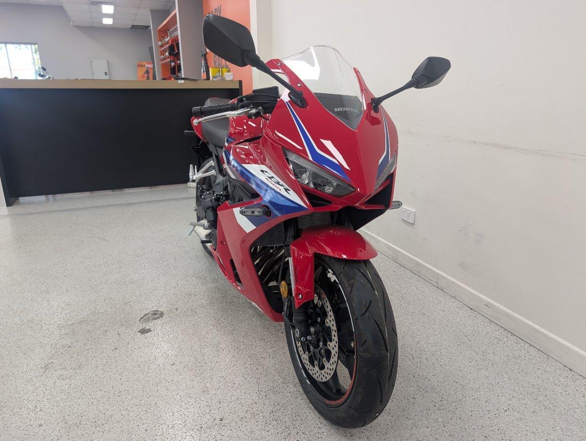 2026 HONDA CBR650R E-CLUTCH SPORTS