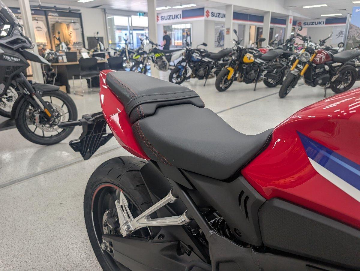 2026 HONDA CBR650R E-CLUTCH SPORTS