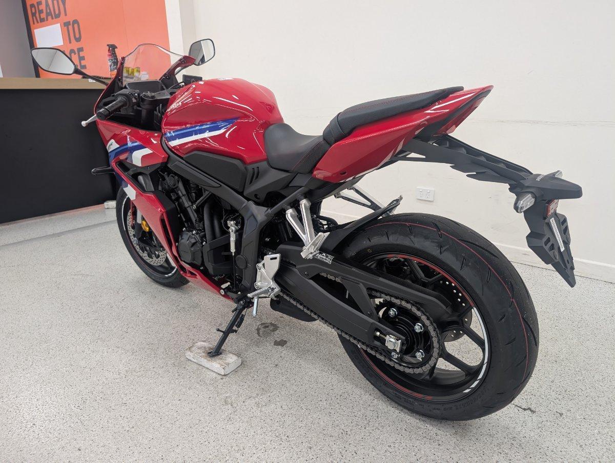 2026 HONDA CBR650R E-CLUTCH SPORTS