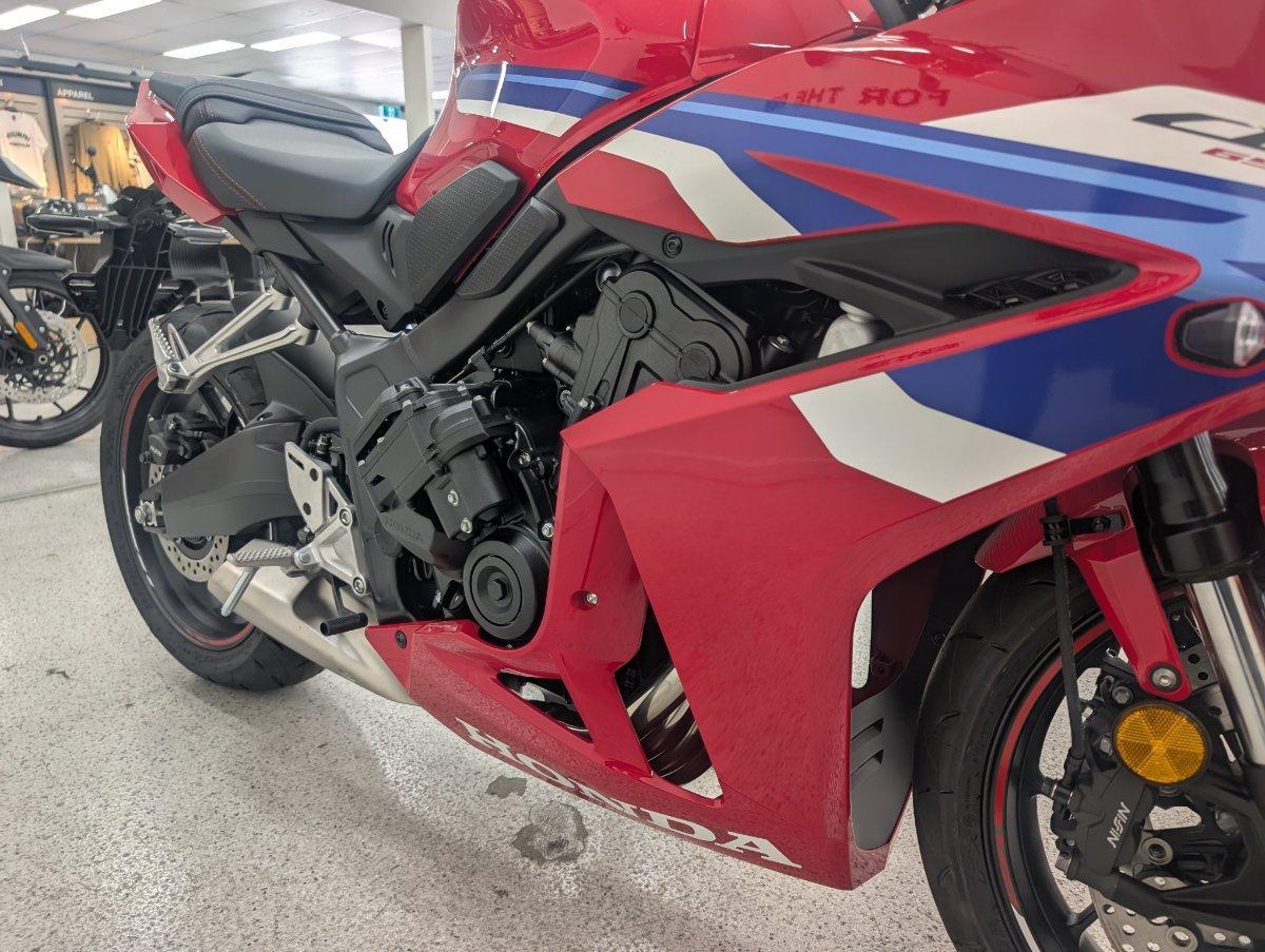 2026 HONDA CBR650R E-CLUTCH SPORTS