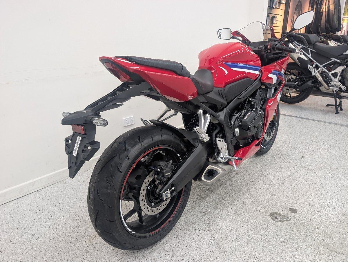 2026 HONDA CBR650R E-CLUTCH SPORTS