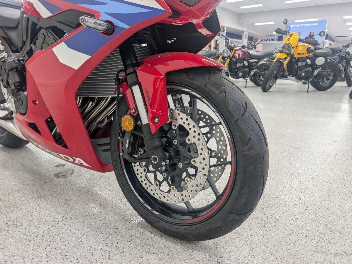 2026 HONDA CBR650R E-CLUTCH SPORTS