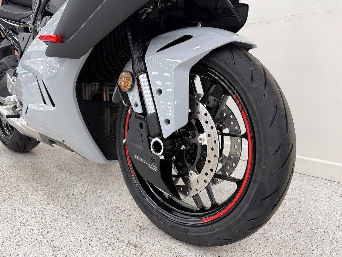2025 CF MOTO 675 SR-R SPORTS