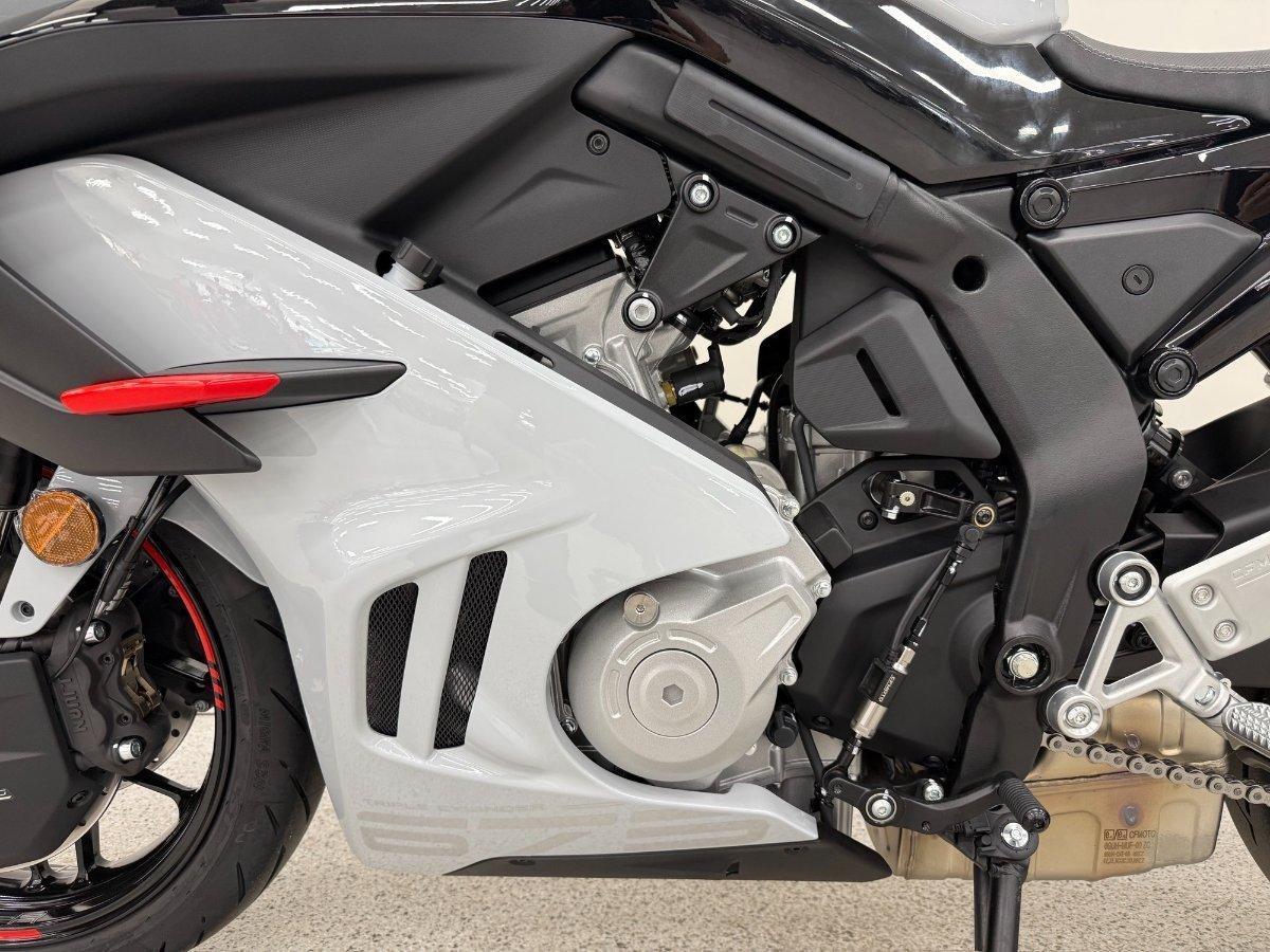 2025 CF MOTO 675 SR-R SPORTS