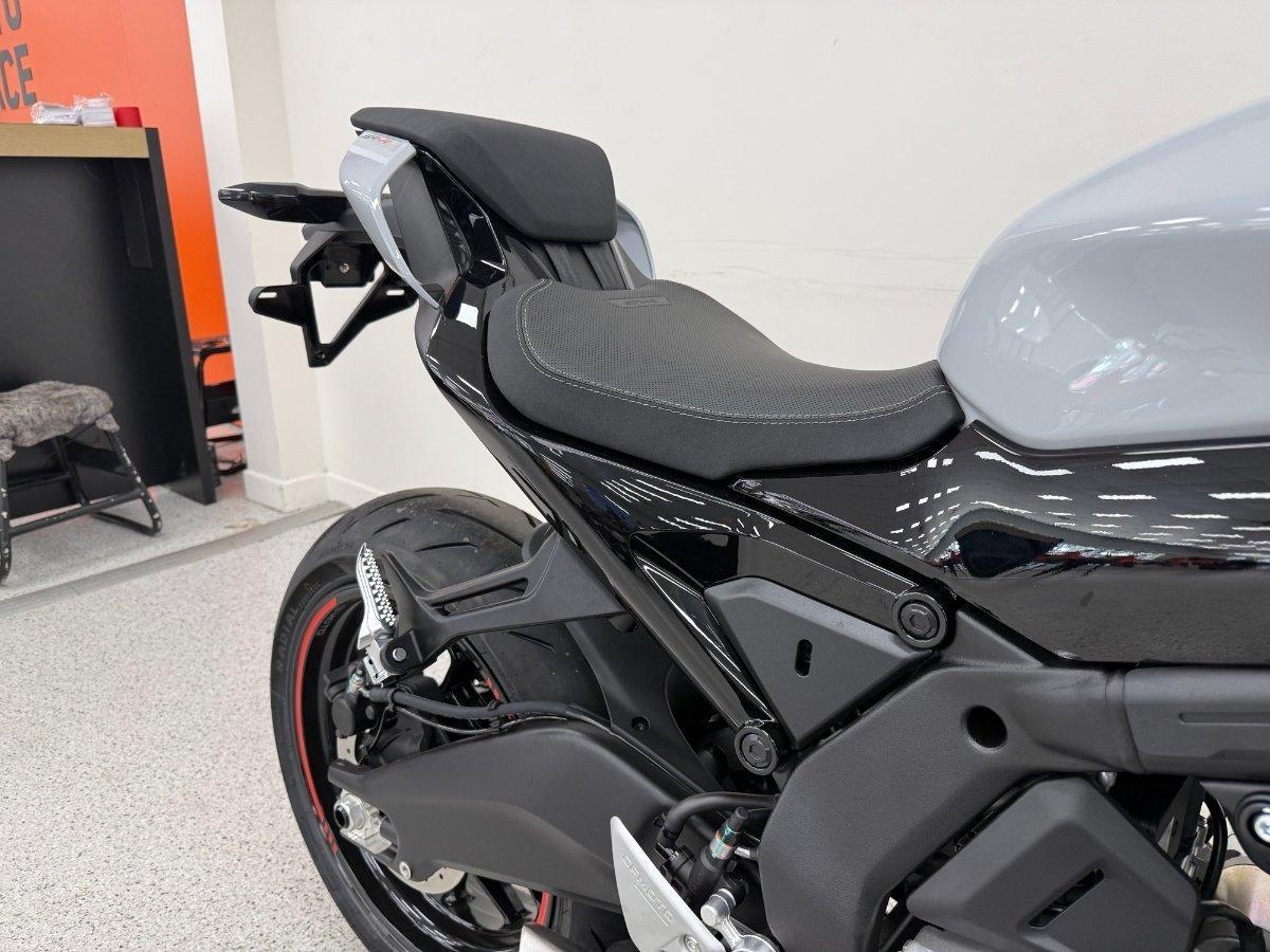 2025 CF MOTO 675 SR-R SPORTS