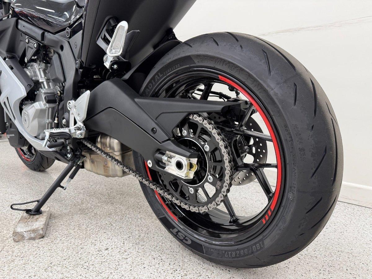 2025 CF MOTO 675 SR-R SPORTS
