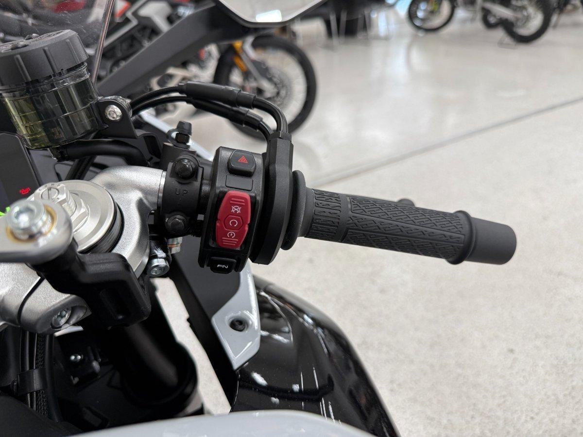 2025 CF MOTO 675 SR-R SPORTS