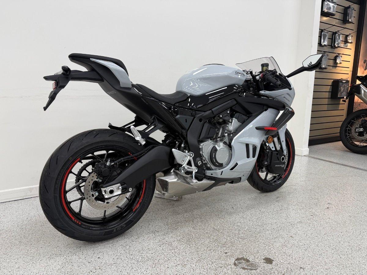 2025 CF MOTO 675 SR-R SPORTS