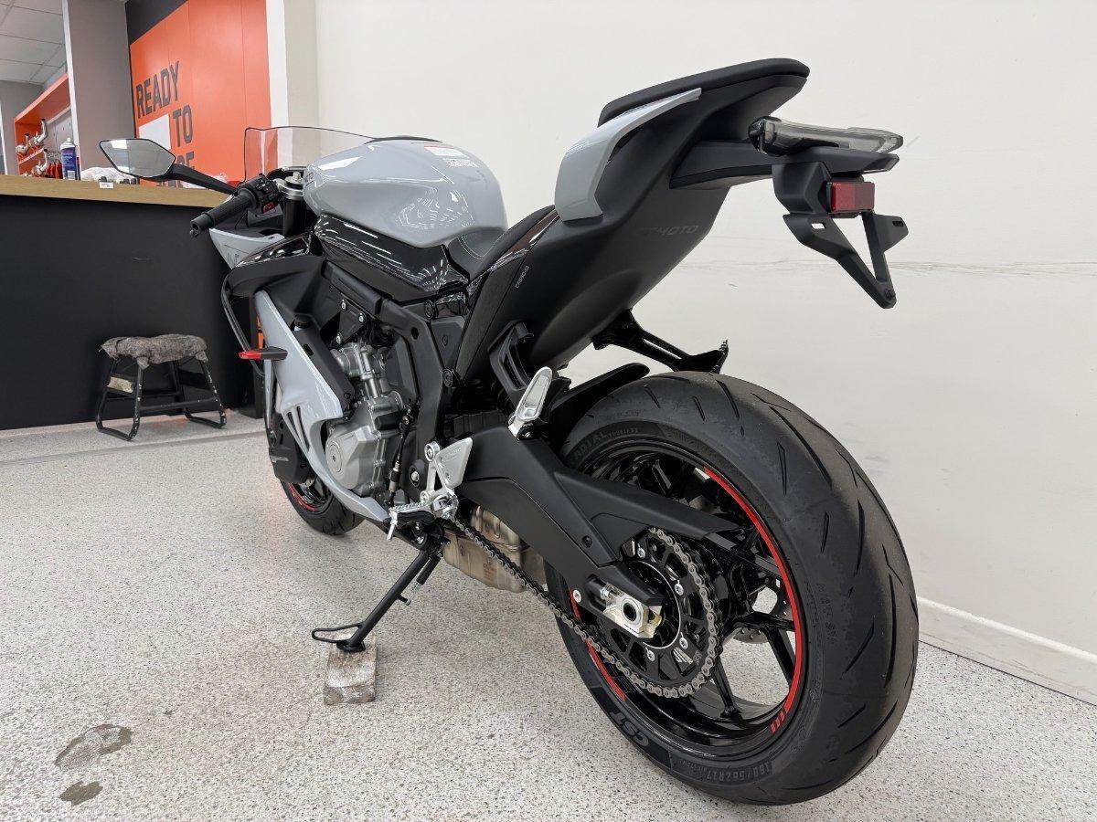 2025 CF MOTO 675 SR-R SPORTS