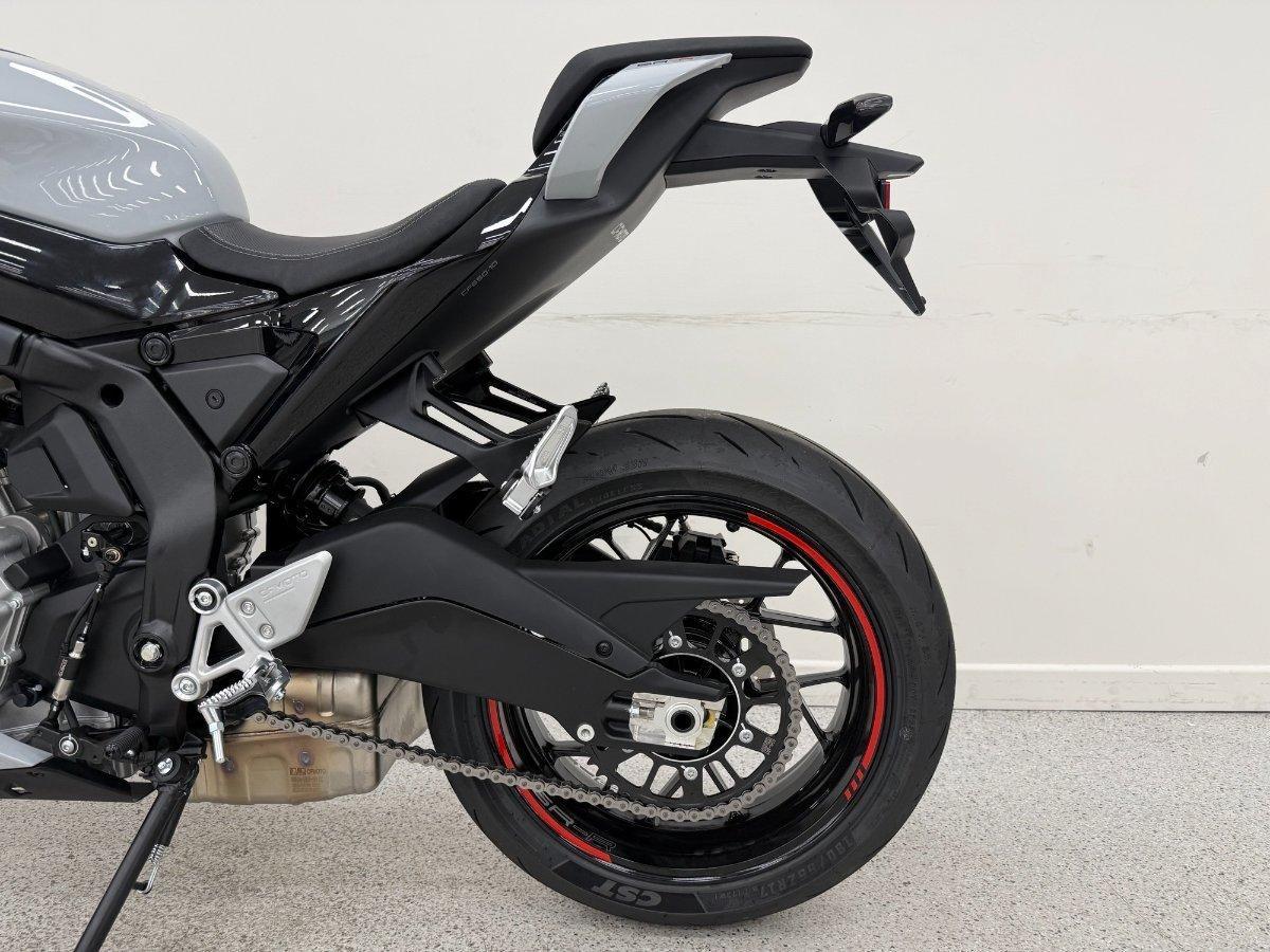 2025 CF MOTO 675 SR-R SPORTS