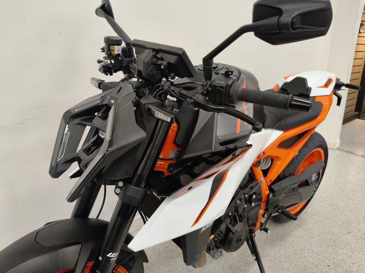 2026 KTM 990 DUKE R ROAD