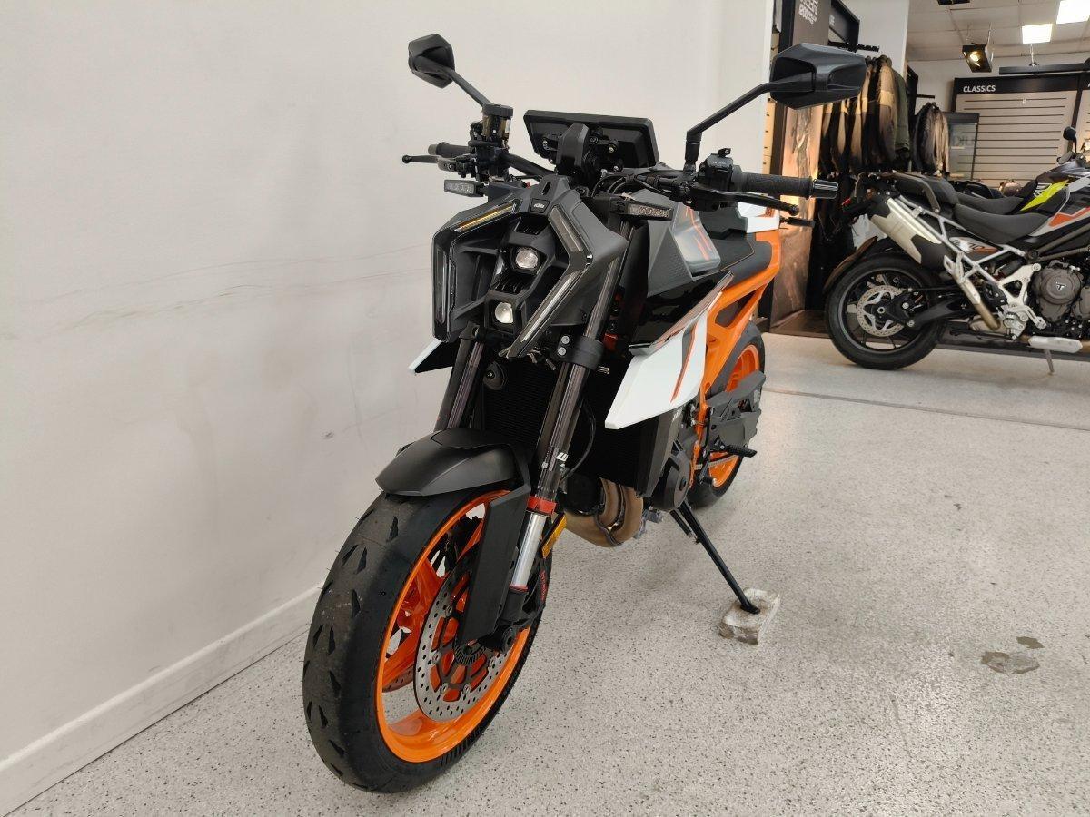 2026 KTM 990 DUKE R ROAD