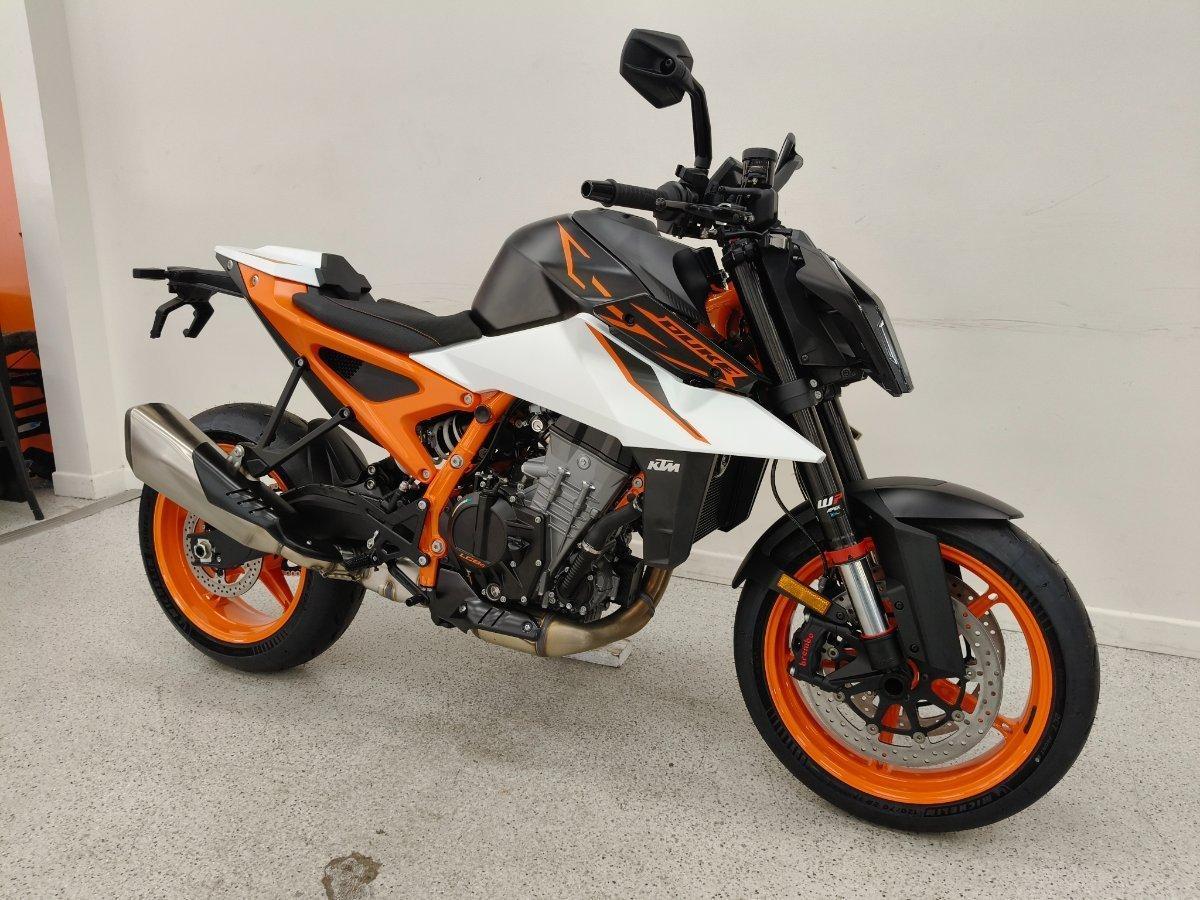 2026 KTM 990 DUKE R ROAD
