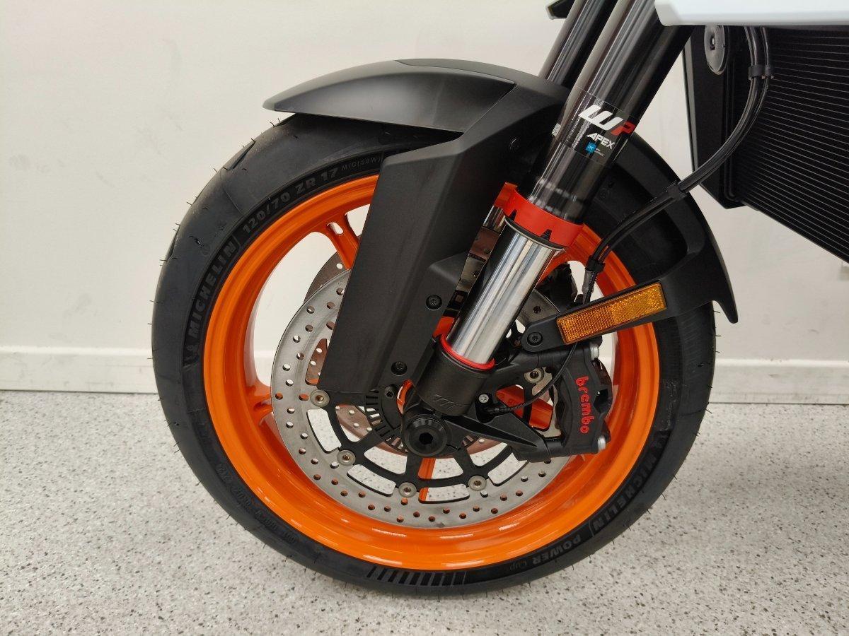 2026 KTM 990 DUKE R ROAD